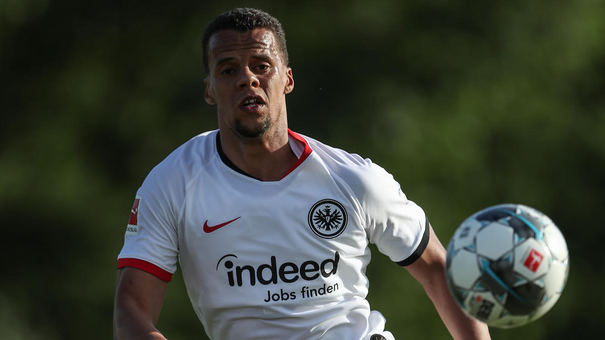 Timothy Chandler hat bei Eintracht Frankfurt verlängert Timothy Chandler hat bei Eintracht Frankfurt verlängert