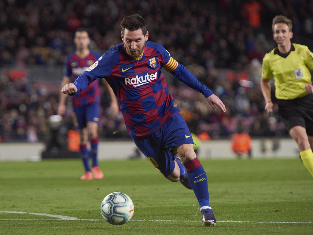 Messi anotó en el área tras taconazo de Vidal.