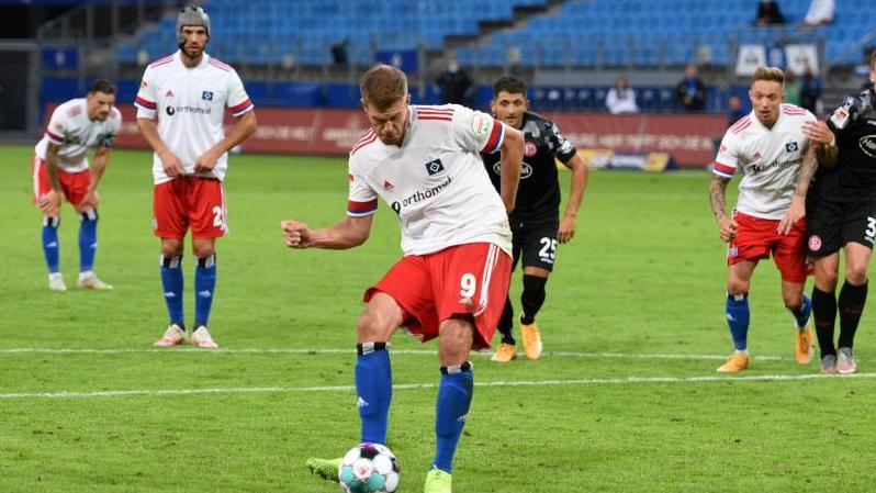 Simon Terodde schlug im ersten Zweitliga-Spiel für den HSV direkt doppelt zu Simon Terodde schlug im ersten Zweitliga-Spiel für den HSV direkt doppelt zu