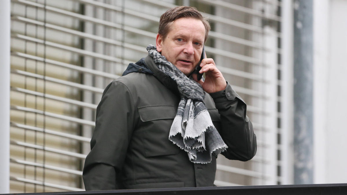 Horst Heldt nimmt Markus Gisdol in den Schutz Horst Heldt nimmt Markus Gisdol in den Schutz