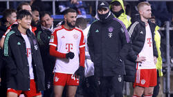 Noussair Mazraoui (M.) könnte den FC Bayern offenbar verlassen
