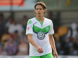 Oskar Zawada krijgt in de voorbereiding op het seizoen 2015/2016 speeltijd bij het eerste elftal van VfL Wolfsburg. De spits speelt mee in de oefenwedstrijd tegen Veltins-Auswahl. (04-07-2015)