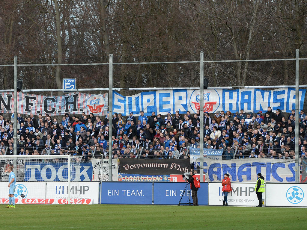 In Magdeburg nur begrenzt zugelassen: Rostocker Fans bei einem Auswärtsspiel In Magdeburg nur begrenzt zugelassen: Rostocker Fans bei einem Auswärtsspiel