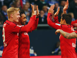 Klatsch ab: Bayer 04 ist der Sieger eines verrückten Spiels auf Schalke