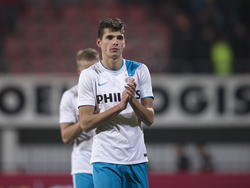 Menno Koch bedankt het publiek na afloop van de Jupiler Leaguewedstrijd Helmond Sport - Jong PSV. (28-11-2014)