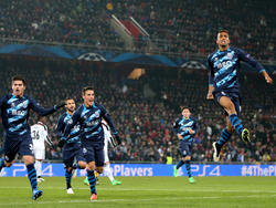 Portos Danilo (r) bejubelt seinen Treffer zum 1:1