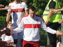 Kevin Großkreutz begrüßt die Stuttgarter Fans