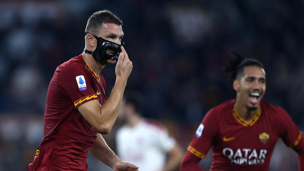 Serie A Acutalites Masked Man Dzeko Can T See Very Well But Still Scores