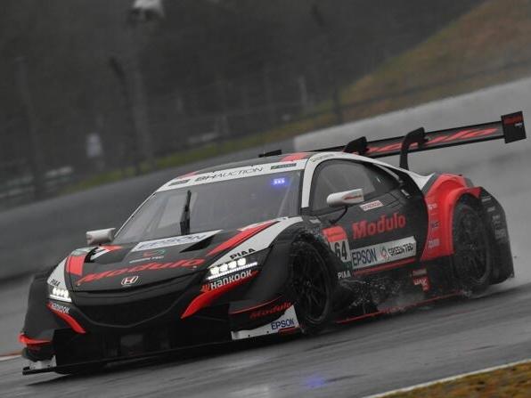Ex-Formel-Pilot Narain Karthikeyan sorgt für den zweiten Super-GT-Sieg Ex-Formel-Pilot Narain Karthikeyan sorgt für den zweiten Super-GT-Sieg