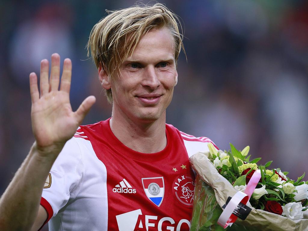 Christian Poulsen neemt na afloop van het competitieduel met NEC na twee seizoen afscheid van Ajax. (3-5-2014)