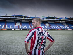 Wiljan Pluim is in de winter de laatste aanwinst van Willem II. De middenvelder komt transfervrij over van Roda JC en maakt hier kennis met het stadion in Tilburg. (04-02-2015)