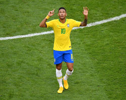 Neymar anotó bajo el larguero el primer tanto del encuentro. (Foto: Getty)