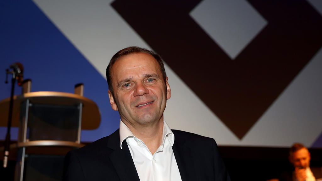 Der 55 Jahre alte Bernd Hoffmann bleibt als Vorstandsvorsitzender im Amt