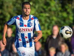 Mitchell te Vreden gaat achter een lange bal aan tijdens de voorbereiding van sc Heerenveen op het nieuwe seizoen. (08-07-2016)