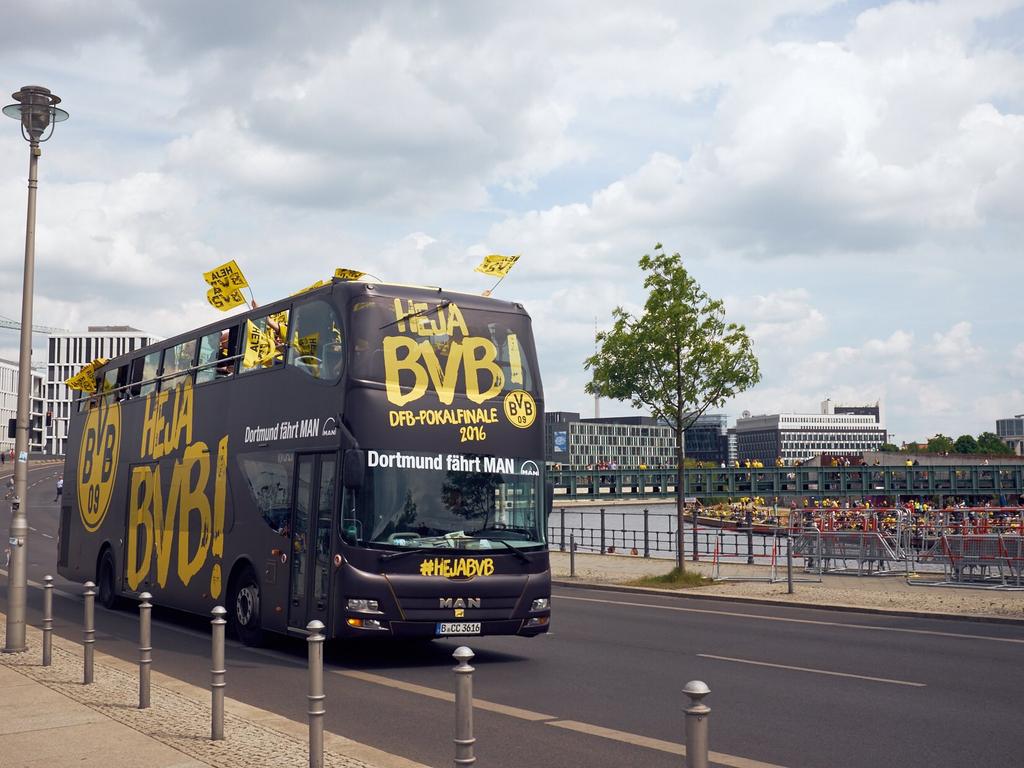 Die Fans in Berlin feiern friedlich (Quelle: twitter/BVB)