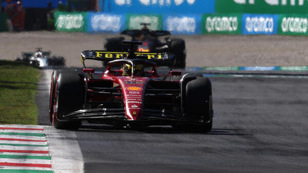 Red Bull im Rückspiegel von Ferrari? Zuletzt ein seltenes Bild ...