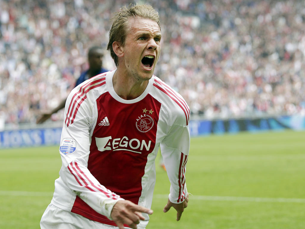Siem de Jong trifft gegen Twente Enschede und setzt zum Jubellauf an (Mai 2011).