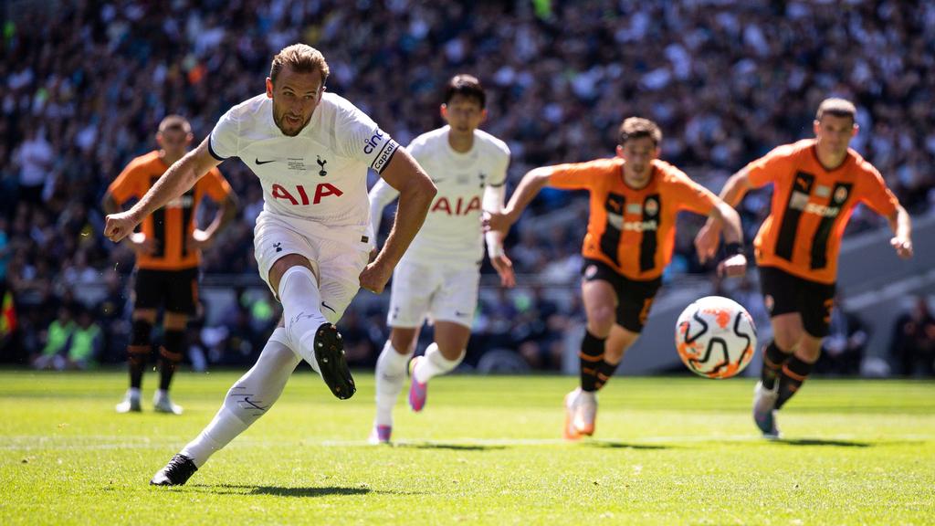 Der vom FC Bayern umworbene Harry Kane hat Tottenham Hotspur im letzten Testspiel vor dem Saisonstart als Kapitän angeführt Der vom FC Bayern umworbene Harry Kane hat Tottenham Hotspur im letzten Testspiel vor dem Saisonstart als Kapitän angeführt
