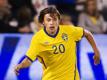 Simon Thern tijdens een wedstrijd van het Zweedse nationale elftal. (27-03-12)