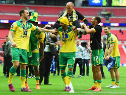 Norwich City feiert Aufstiegstrainer Alex Neil (oben)