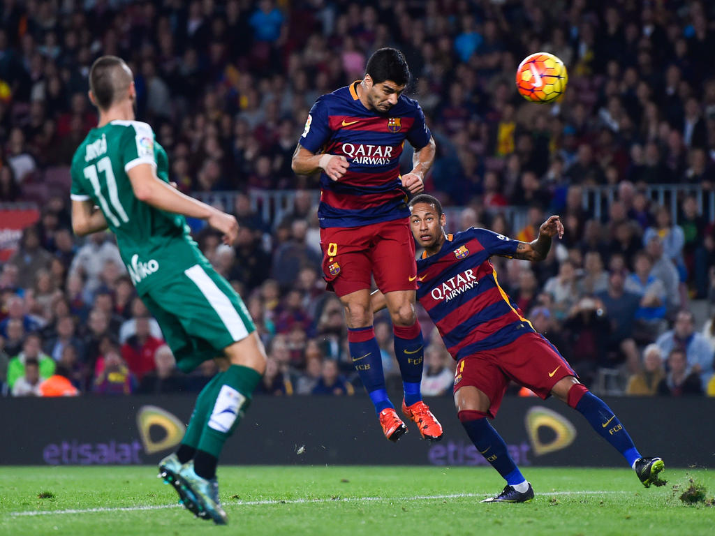 Luis Suárez hacía así el primer gol del Barcelona contra el Eibar. (Foto: Getty)