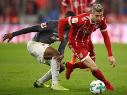 Der FC Bayern München kann sich auf ihn verlassen: Torjäger Robert Lewandowski (r.)