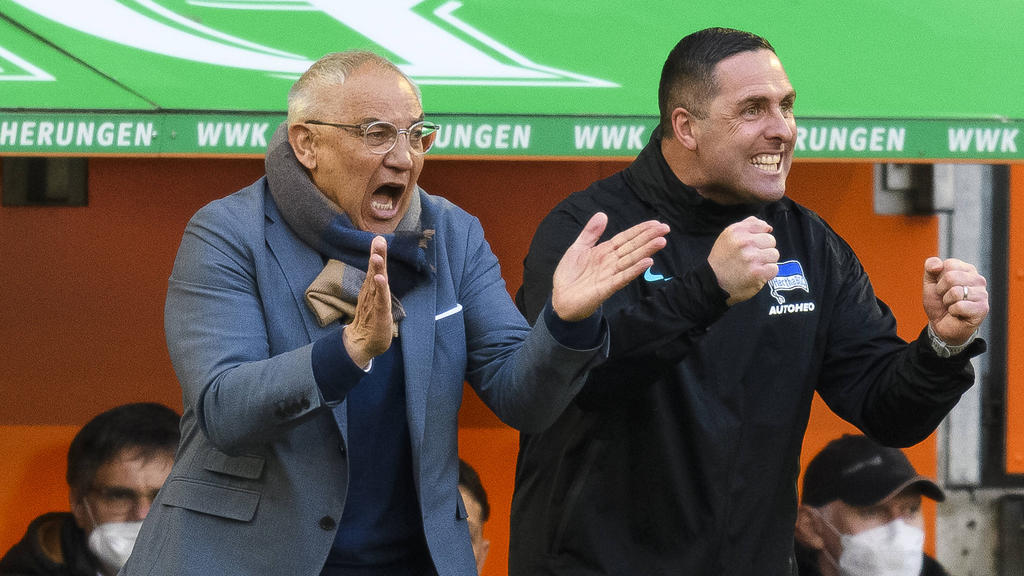 Felix Magath (l.) jubelte am Samstag über den wichtigen Auswärtssieg in Augsburg Felix Magath (l.) jubelte am Samstag über den wichtigen Auswärtssieg in Augsburg