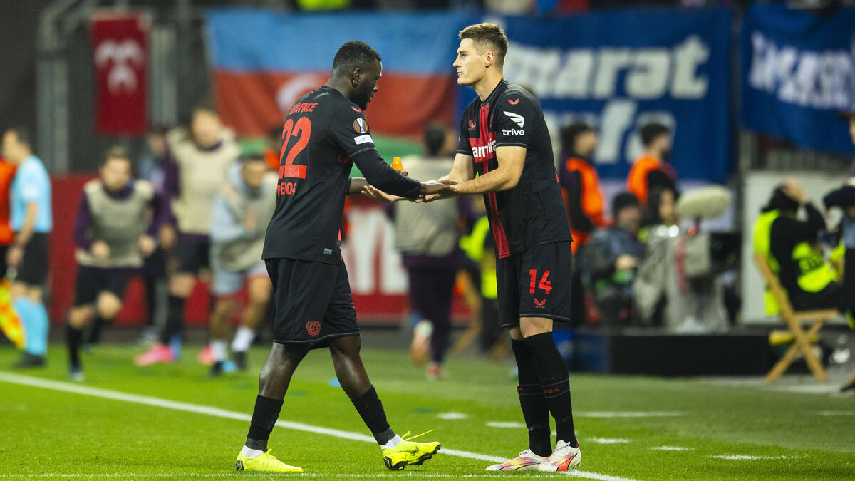 Có vẻ không hài lòng với Bayer Leverkusen: Patrik Schick (r.)