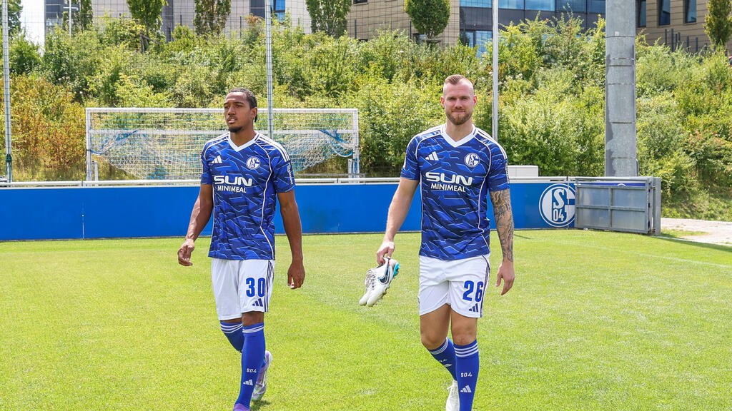 Tomas Kalas (r.) wird dem FC Schalke 04 weiter fehlen