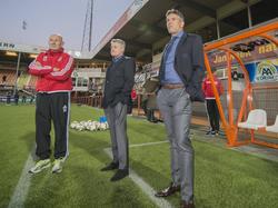 Maarten Stekelburg (r.) kijkt toe tijdens de competitiewedstrijd FC Volendam - Almere City. (25-09-2015)