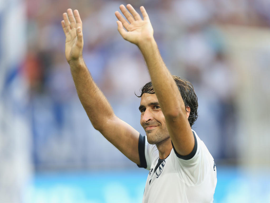 Späte Ehre: Ein Treffer von Raúl in seinem Abschiedsspiel auf Schalke wurde zum Späte Ehre: Ein Treffer von Raúl in seinem Abschiedsspiel auf Schalke wurde zum