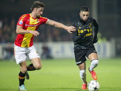 Adnane Tighadouini (r.) probeert Bart Vriends (l.) van zich af te houden tijdens het competitieduel Go Ahead Eagles - NAC Breda. (22-11-2014)