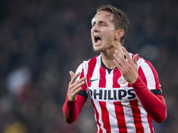 PSV-spits Luuk de Jong is niet tevreden tijdens de Eredivisie-wedstrijd tegen FC Utrecht. (07-02-2015)