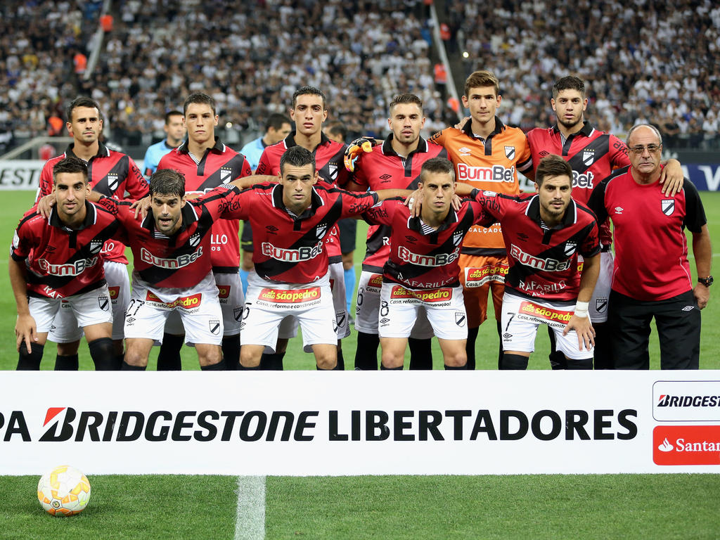 El once inicial del Danubio en la Libertadores ante el Corinthians. (Foto: Getty)