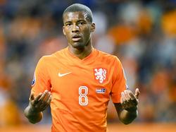 De moed zakt in de schoenen bij Georginio Wijnaldum. De middenvelder van Oranje ziet dat zijn land het bijzonder slecht doet in de interland tegen IJsland. (03-09-2015)