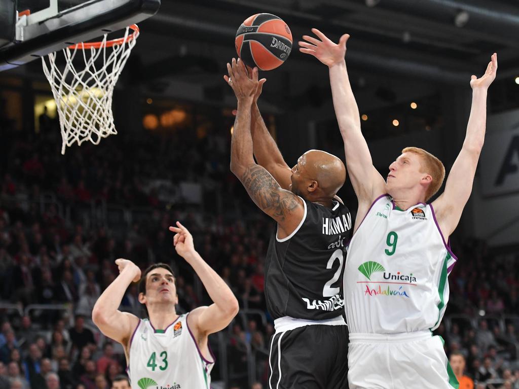 Ricky Hickman (M.) erzielte 28 Punkte für die Bamberger Ricky Hickman (M.) erzielte 28 Punkte für die Bamberger