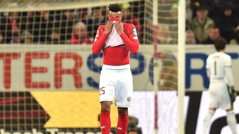 Jean-Philippe Gbamin stand aufgrund eines Fehlverhaltens nicht im Kader des FSV Mainz 05 Jean-Philippe Gbamin stand aufgrund eines Fehlverhaltens nicht im Kader des FSV Mainz 05
