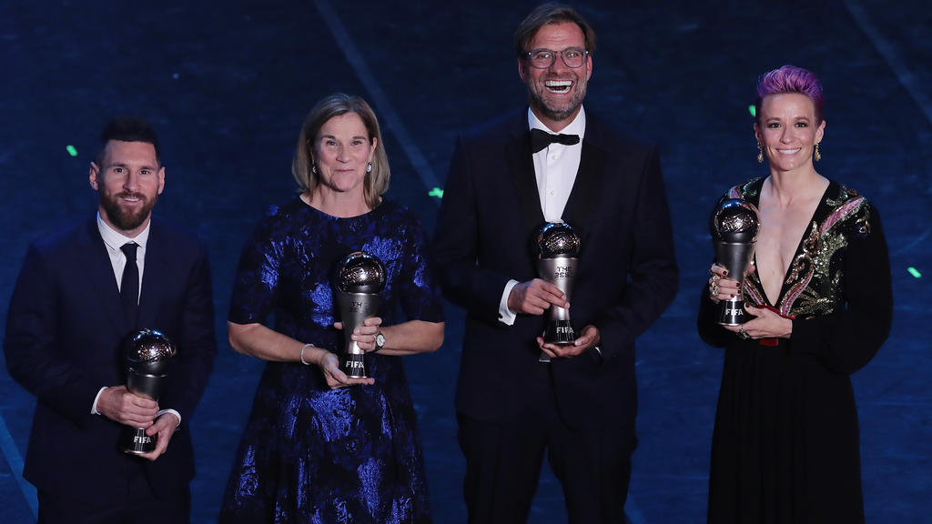 Lionel Messi (l.) gewann bei den seit 2017 existierenden FIFA Awards