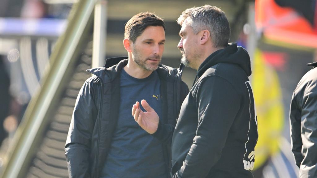 Stefan Leitl (l.), hier im Gespräch mit Bochums Thomas Reis, wird bei FC Schalke 04 gehandelt Stefan Leitl (l.), hier im Gespräch mit Bochums Thomas Reis, wird bei FC Schalke 04 gehandelt
