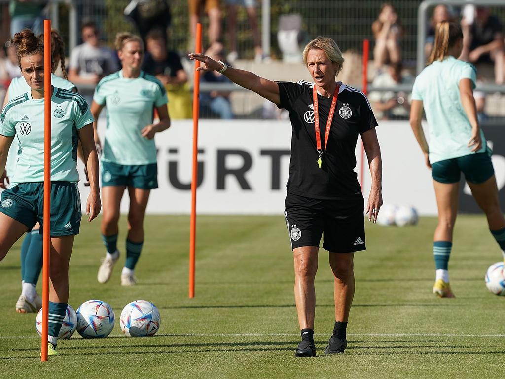Muss mit den DFB-Frauen in Bulgarien ran: Bundestrainerin Martina Voss-Tecklenburg