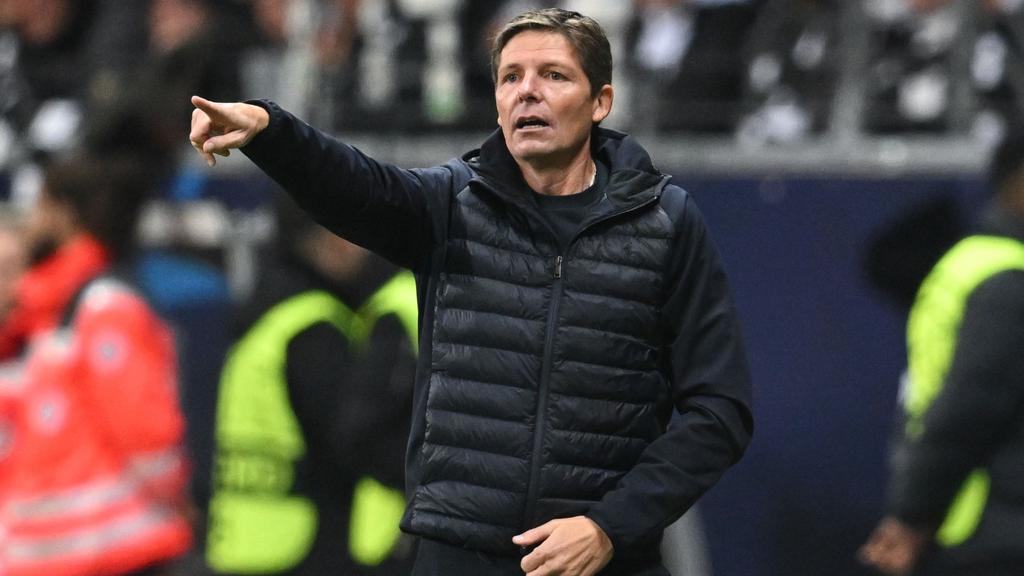 Eintracht Frankfurts Coach Oliver Glasner kann in London fast alle Mann an Bord