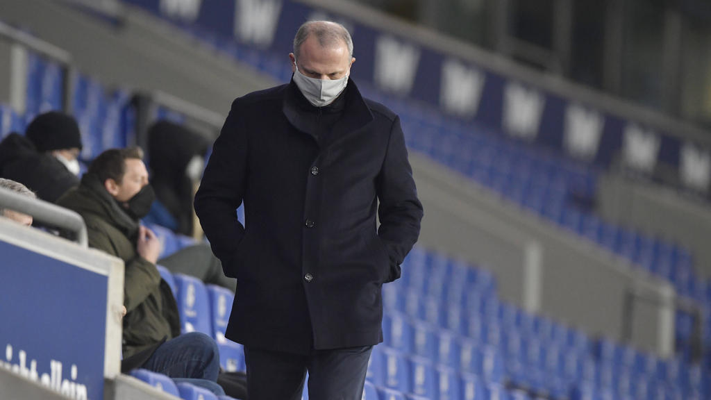 Jochen Schneider schleißt einen Rücktritt beim FC Schalke 04 aus