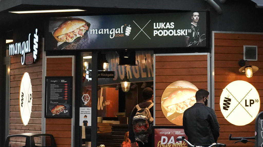 Lukas Podolski besitzt bereits mehrere Döner-Läden Lukas Podolski besitzt bereits mehrere Döner-Läden