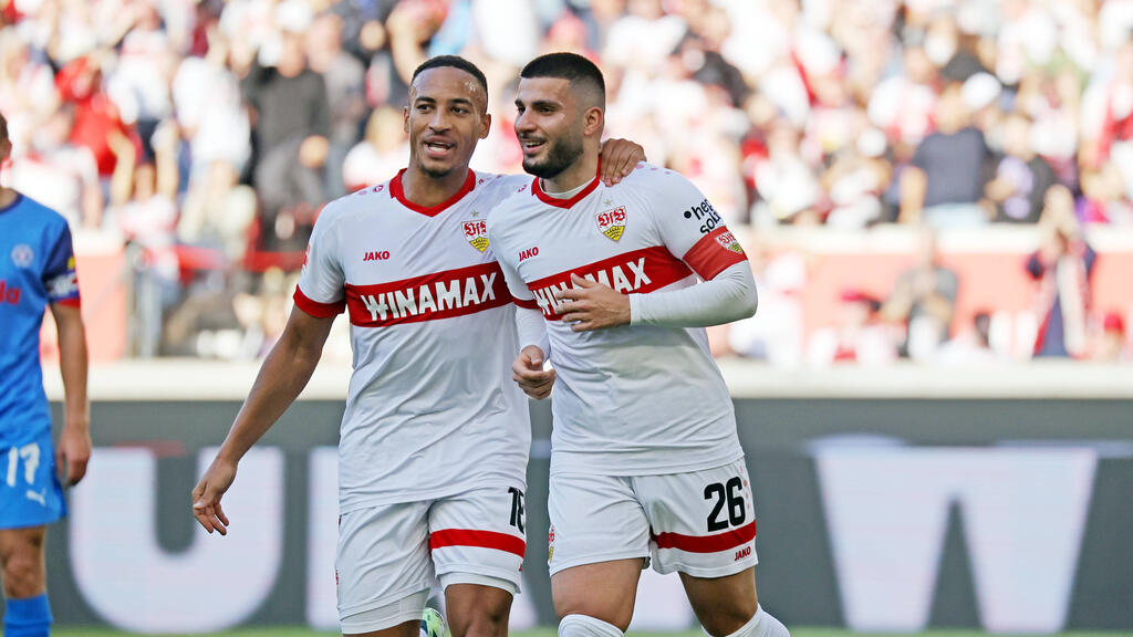 Jamie Leweling (l.) bleibt dem VfB Stuttgart treu Jamie Leweling (l.) bleibt dem VfB Stuttgart treu