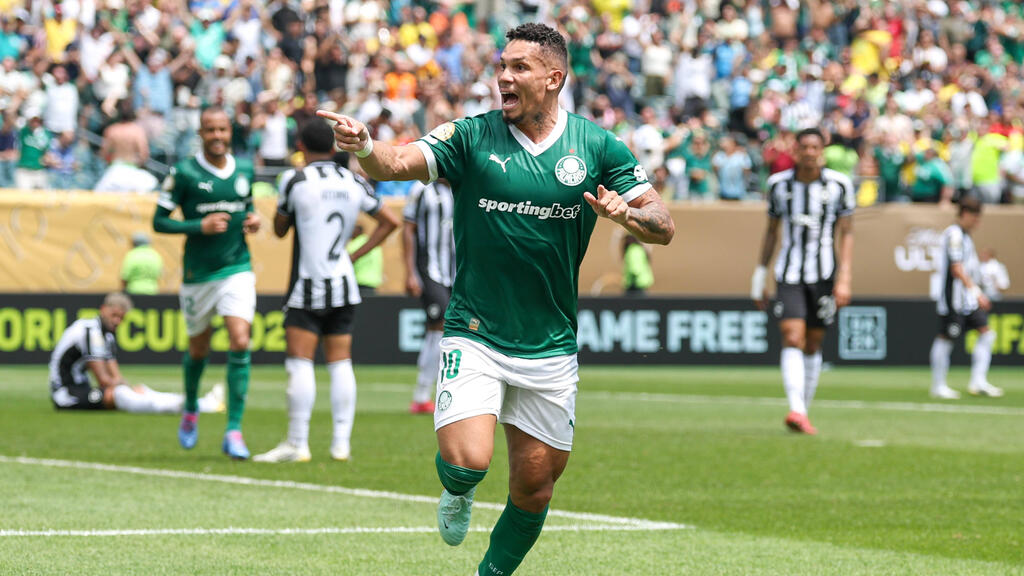 Paulinho erzielte das goldene Tor Paulinho erzielte das goldene Tor