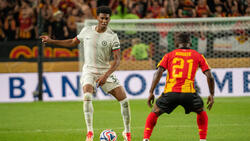 Chelseas Josh Acheampong (li.) kann vom BVB gerade bei der Klub-WM beobachtet werden