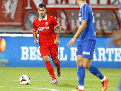 Dario Tanda in balbezit namens Jong FC Twente in duel met MVV in de Jupiler League. (25-08-14)