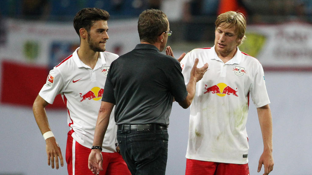 Ralf Rangnick (m.) und Emil Forsberg (r.) sind Ralf Rangnick (m.) und Emil Forsberg (r.) sind