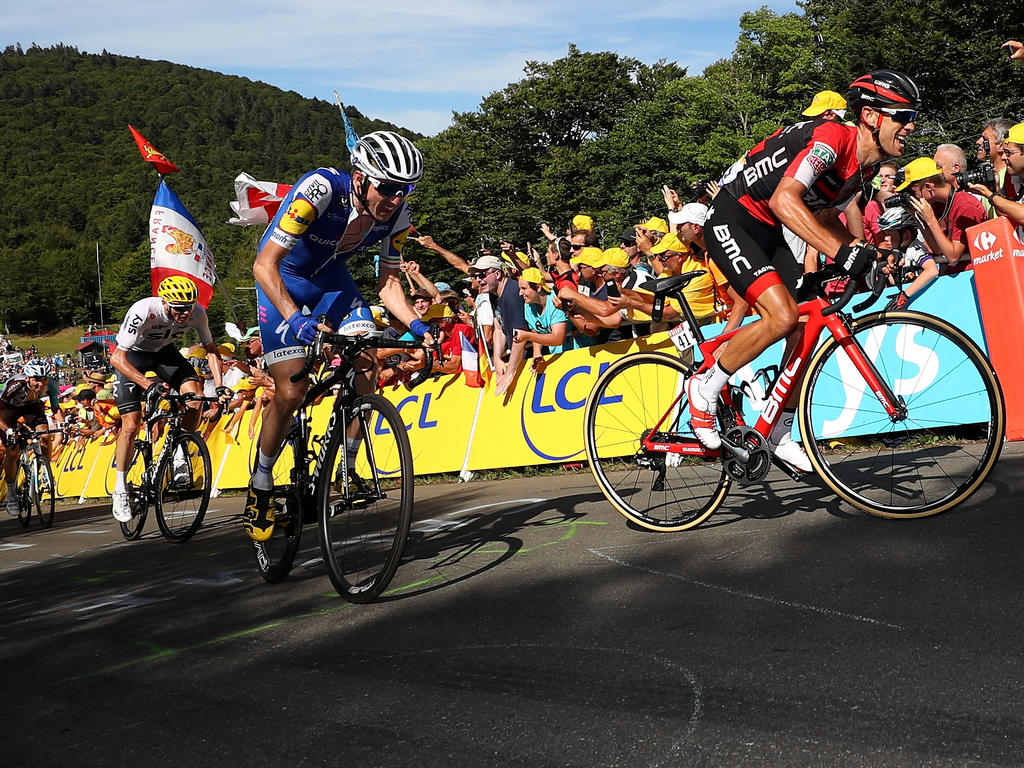 Richie Porte (v.) setzt Cris Froome (hinten) unter Druck