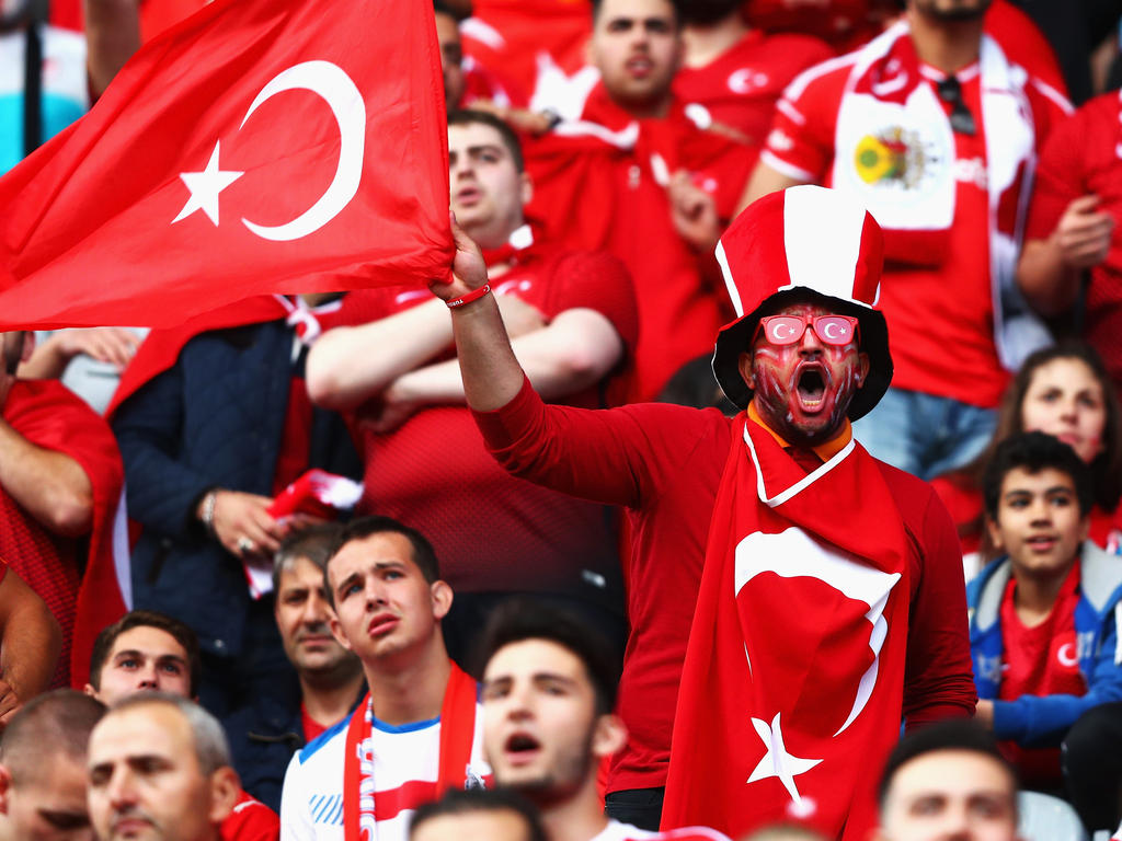 Die türkischen Fans hoffen auf die EM im eigenen Land